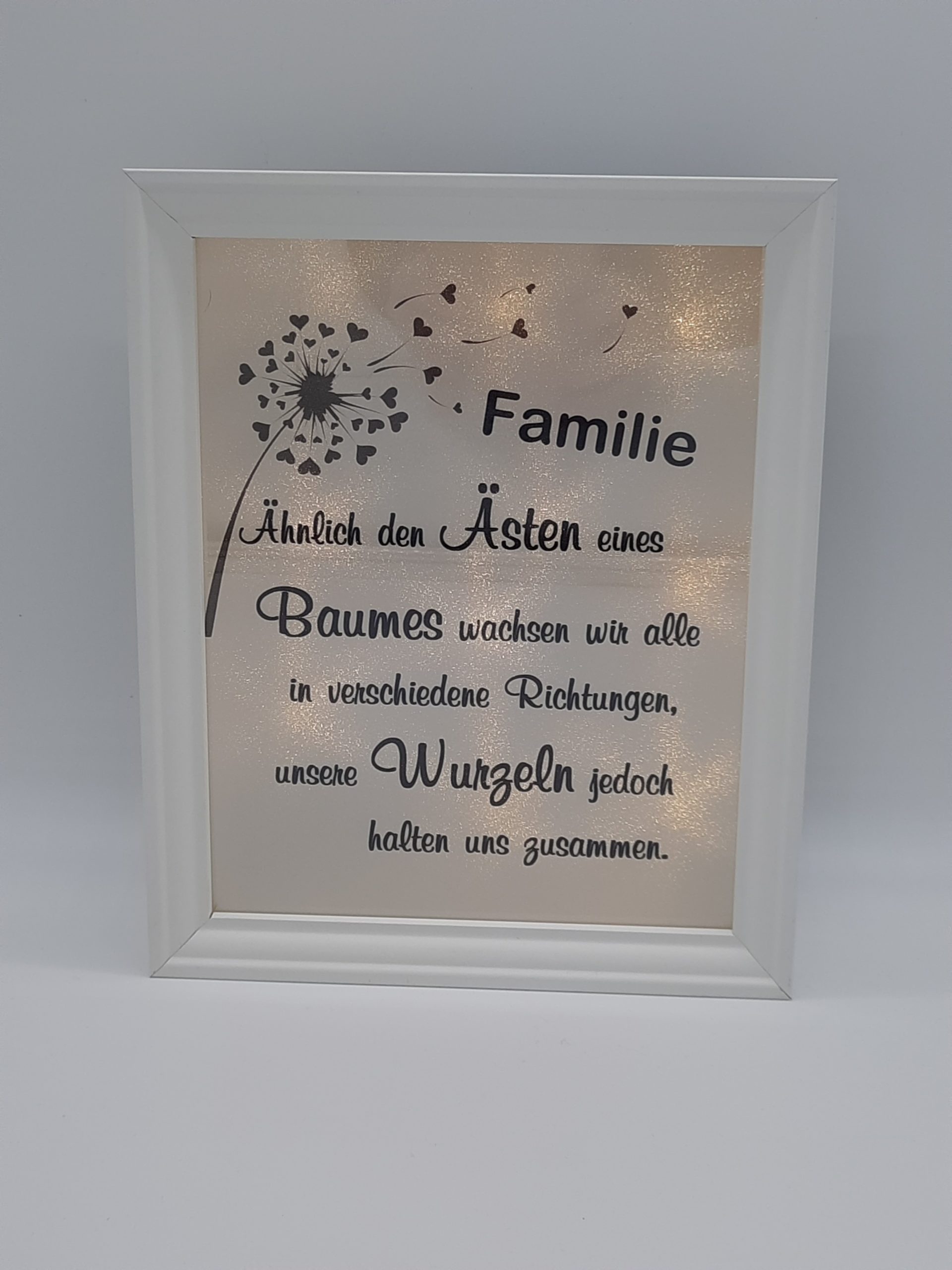 Leuchtrahmen mit Text: Familie