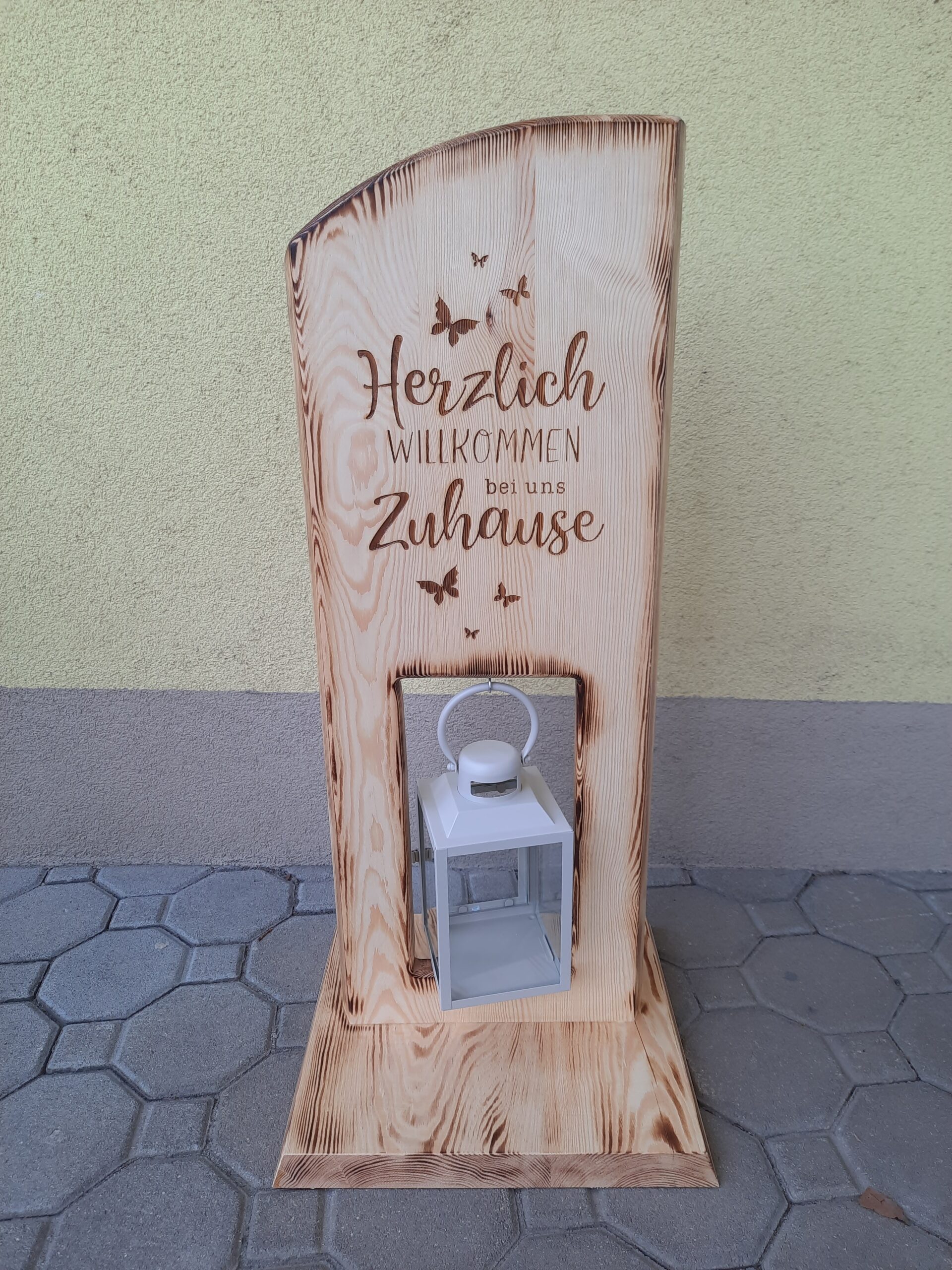 Holzsteher Herzlich Willkommen in unserem Zuhause