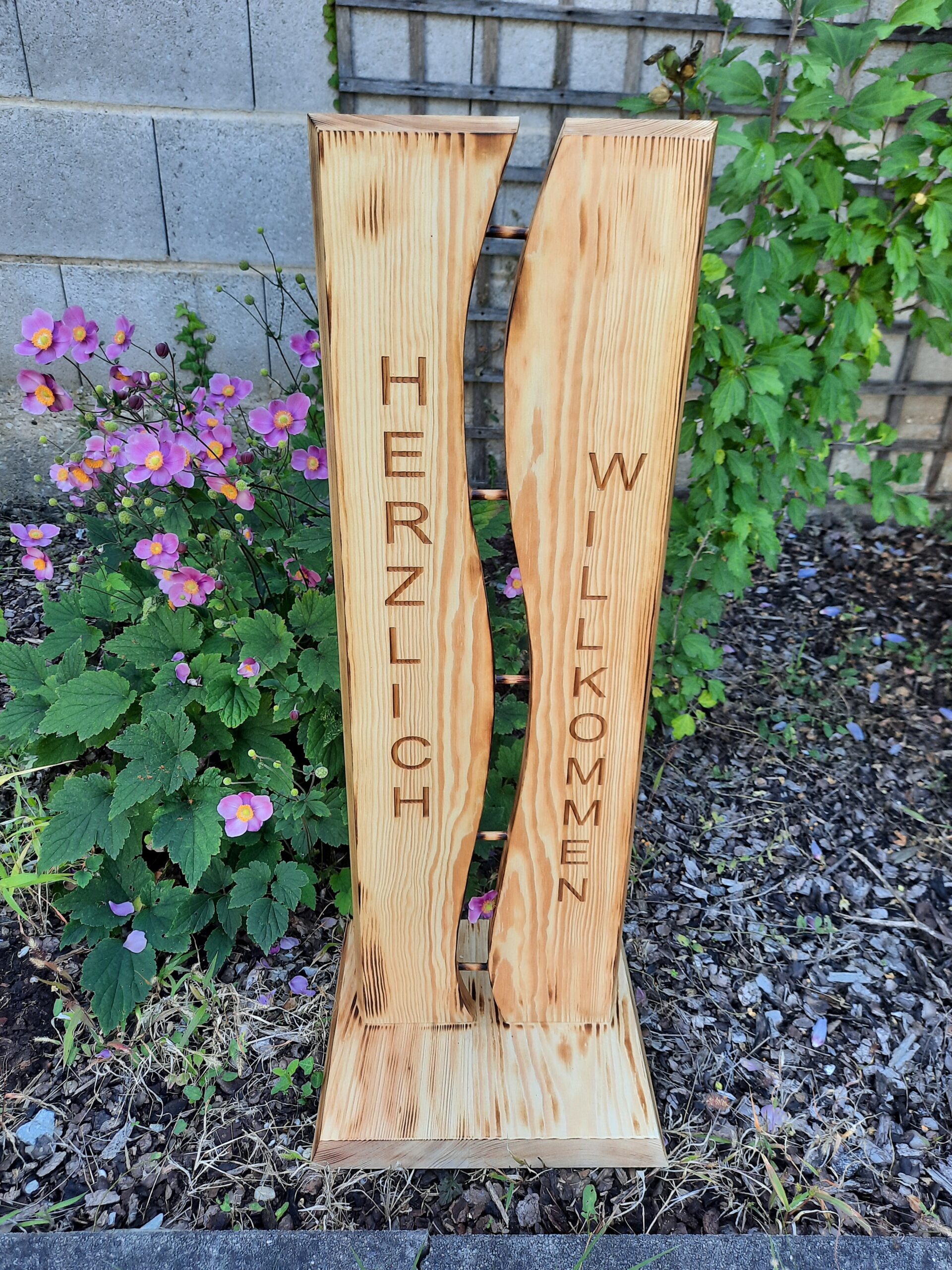 Holzsteher Herzlich Willkommen geteilt - Modern Art