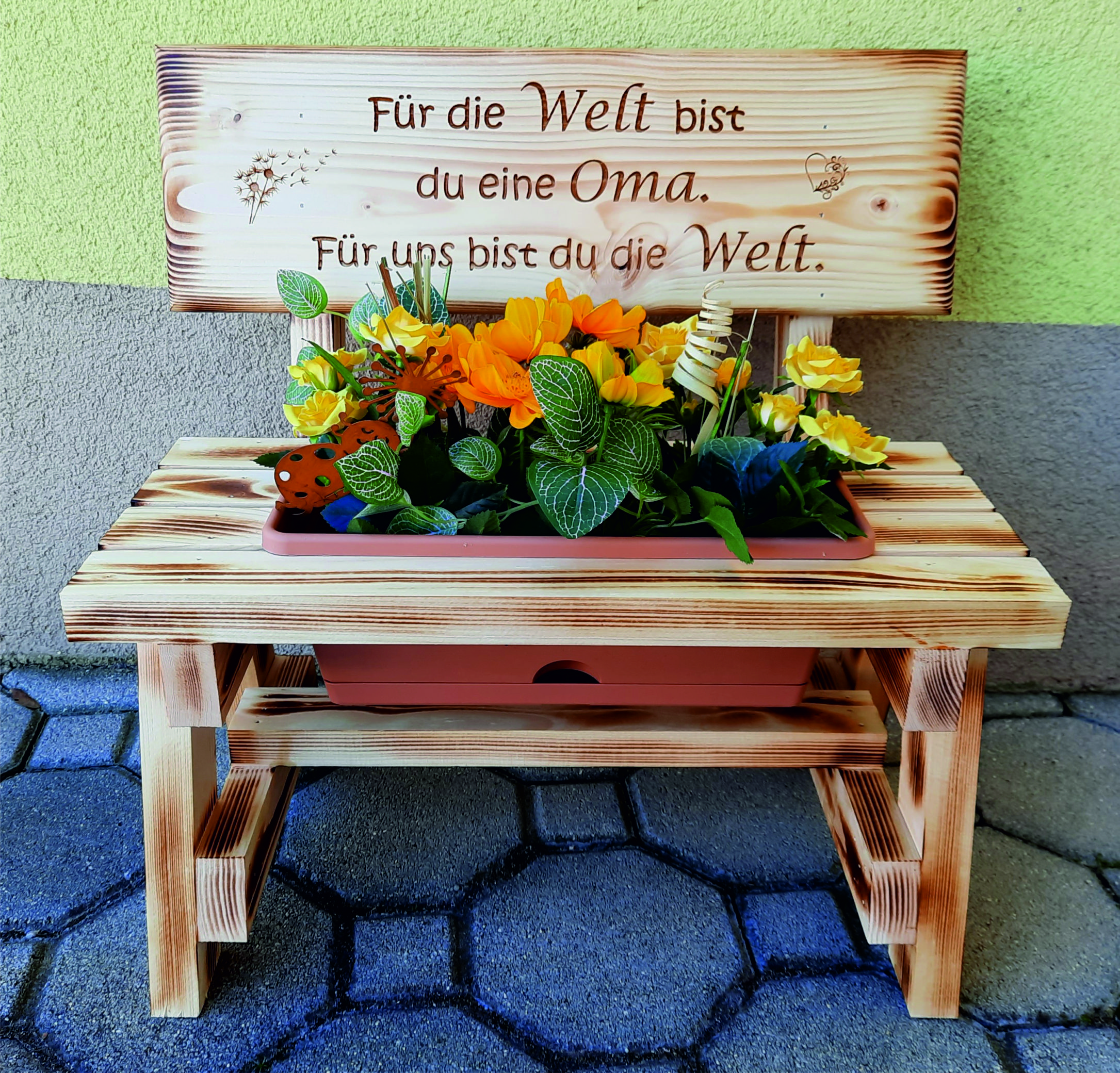 Blumenbankerl  Für die Welt bist du eine Oma, für uns bist du die Welt