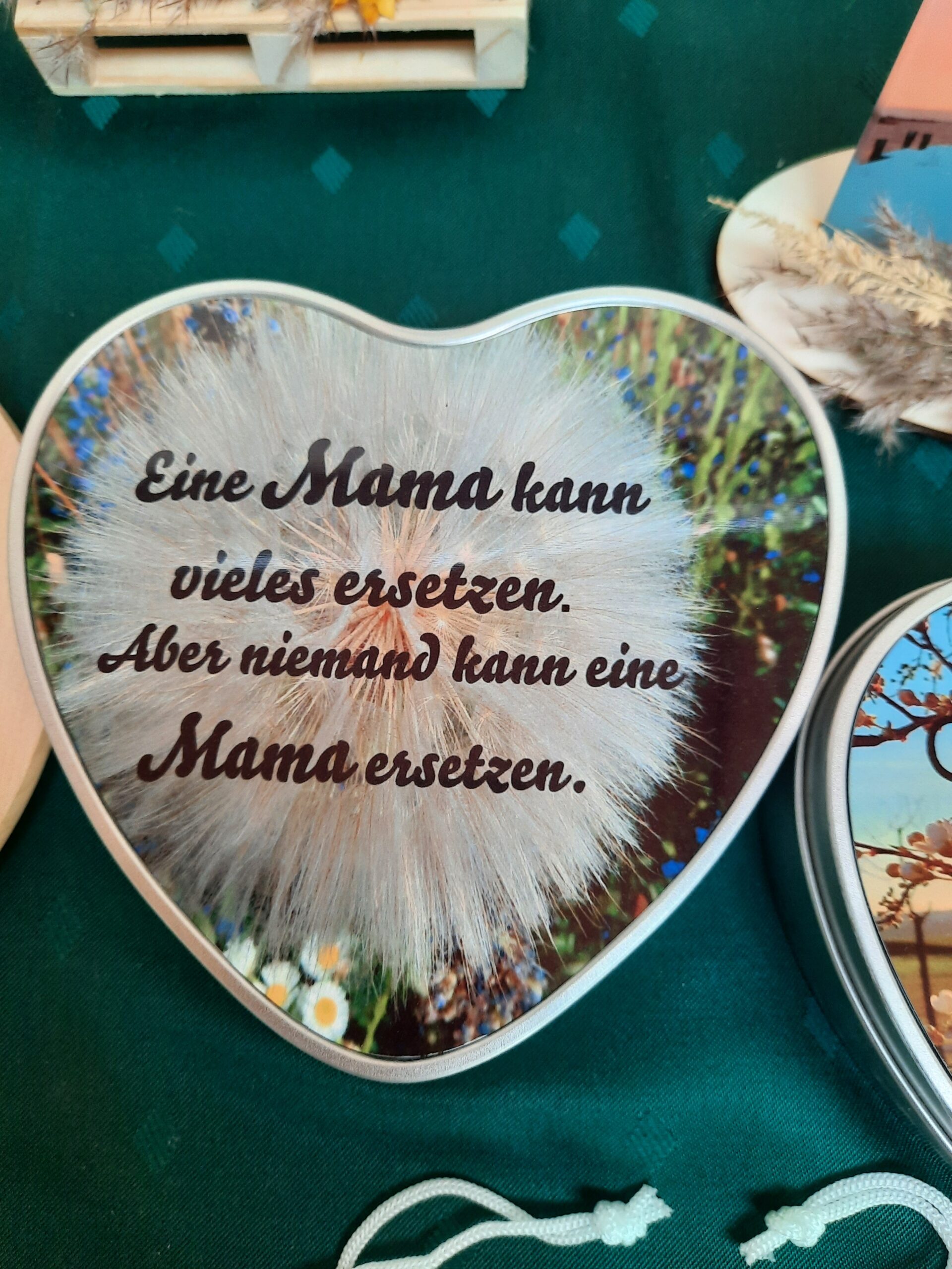Geschenkdose Herz Blech Eine Mama kann vieles ersetzen. Aber niemand kann eine Mama ersetzen oder personalisiert