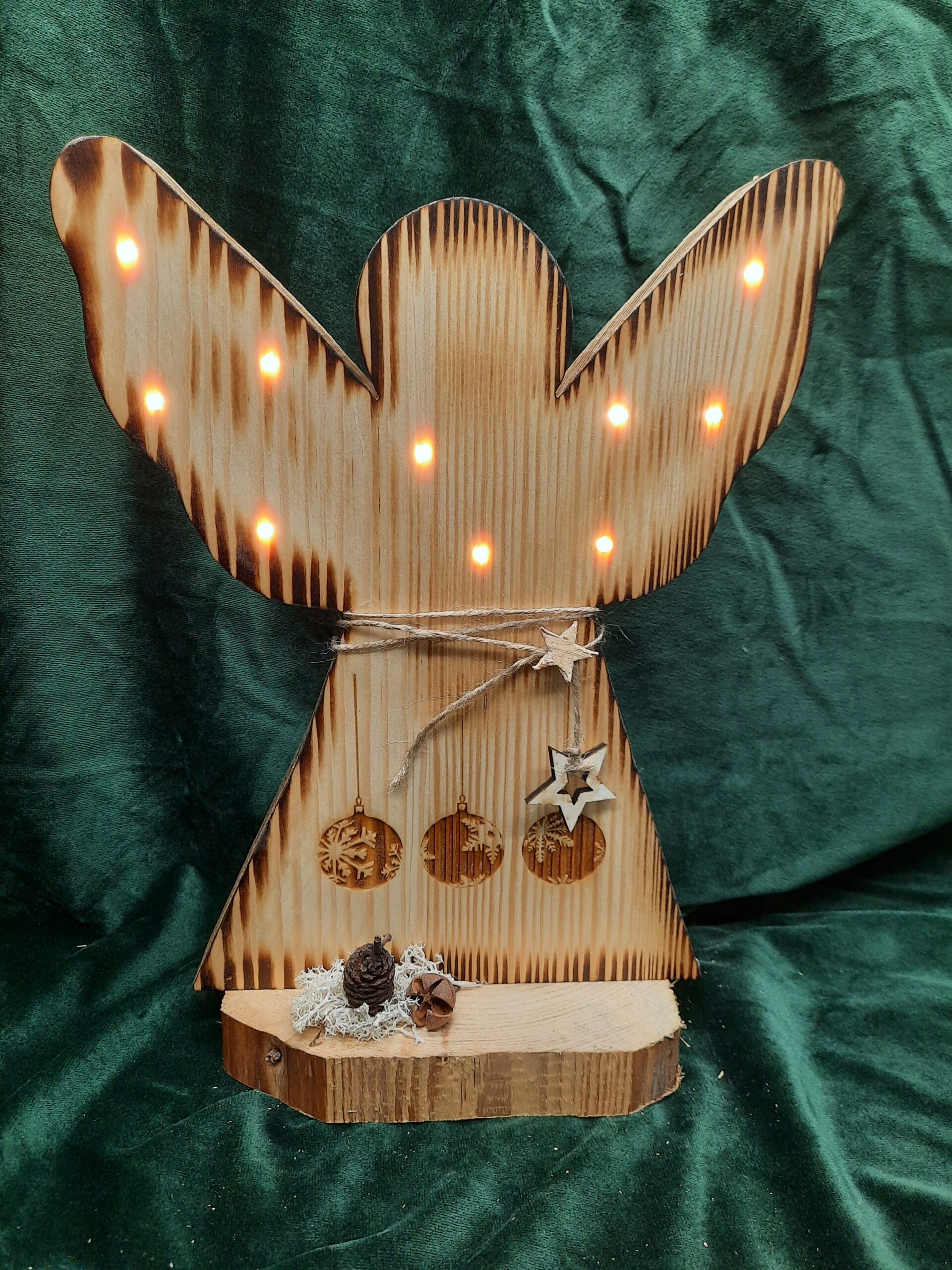 A-Engel aus Kiefern Holz, Brandmalerei mit LED Beleuchtung (Timer Funktion)