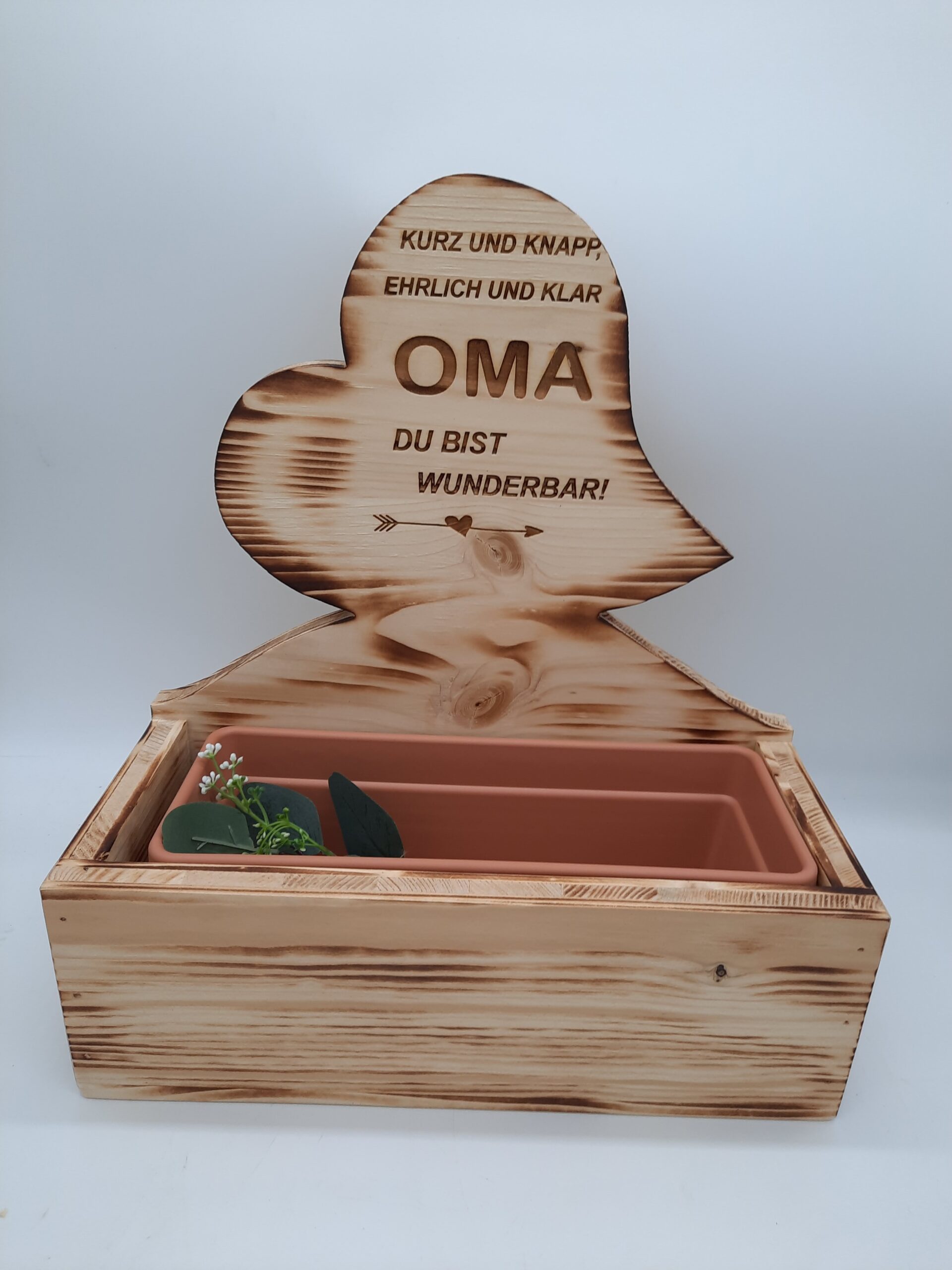 Blumenkiste mit aufgesetzten Herz Oma du bist wunderbar